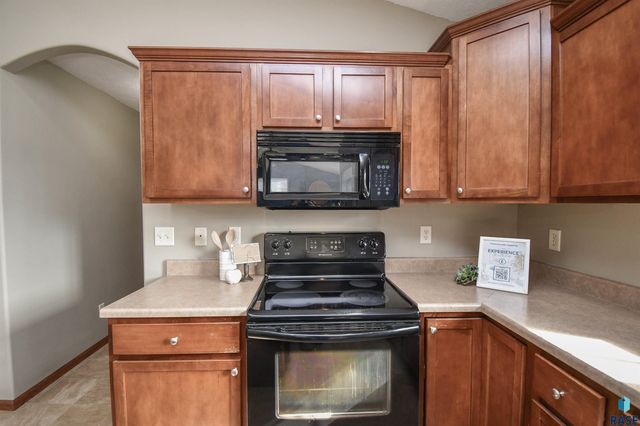 610 Kent St Street, Harrisburg, SD 57032