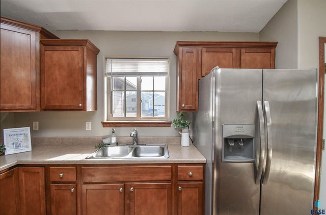 610 Kent St Street, Harrisburg, SD 57032