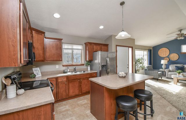 610 Kent St Street, Harrisburg, SD 57032