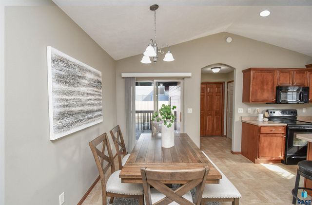 610 Kent St Street, Harrisburg, SD 57032