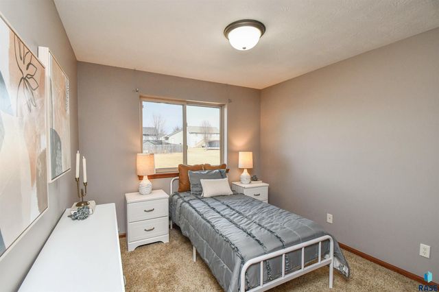 610 Kent St Street, Harrisburg, SD 57032