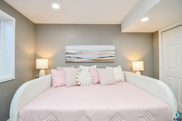 610 Kent St Street, Harrisburg, SD 57032