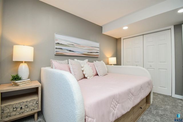 610 Kent St Street, Harrisburg, SD 57032