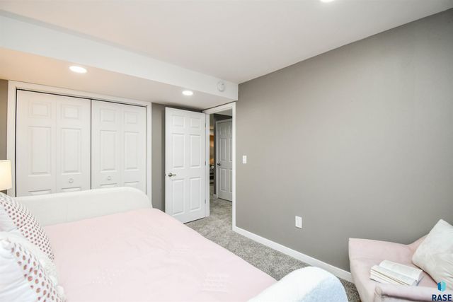 610 Kent St Street, Harrisburg, SD 57032