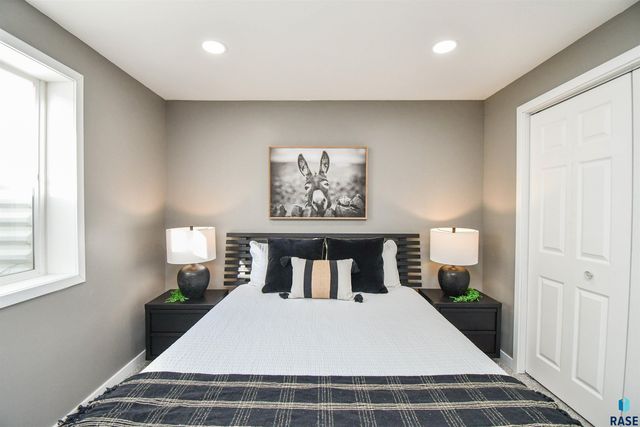 610 Kent St Street, Harrisburg, SD 57032