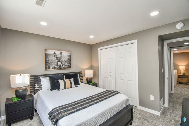 610 Kent St Street, Harrisburg, SD 57032