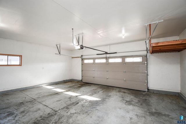 610 Kent St Street, Harrisburg, SD 57032