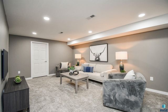 610 Kent St Street, Harrisburg, SD 57032