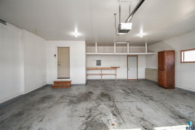 610 Kent St Street, Harrisburg, SD 57032