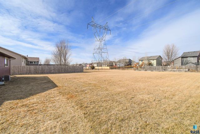 610 Kent St Street, Harrisburg, SD 57032