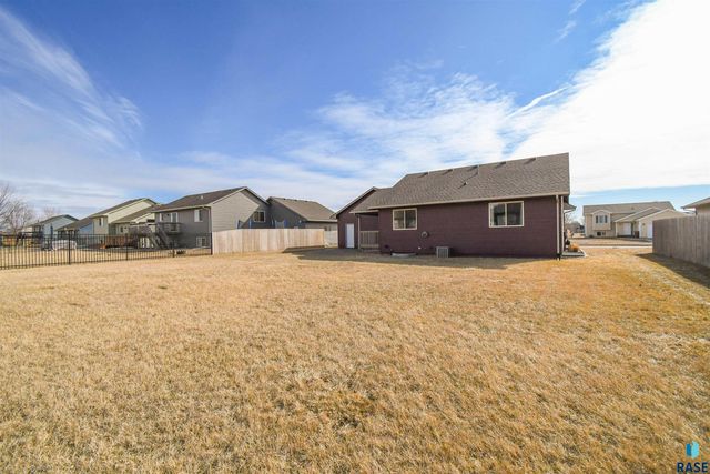 610 Kent St Street, Harrisburg, SD 57032