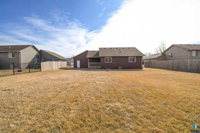 610 Kent St Street, Harrisburg, SD 57032