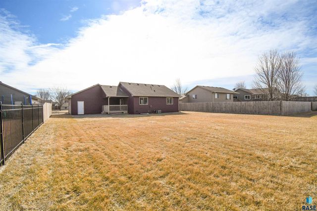 610 Kent St Street, Harrisburg, SD 57032