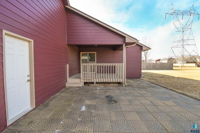 610 Kent St Street, Harrisburg, SD 57032