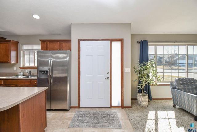 610 Kent St Street, Harrisburg, SD 57032