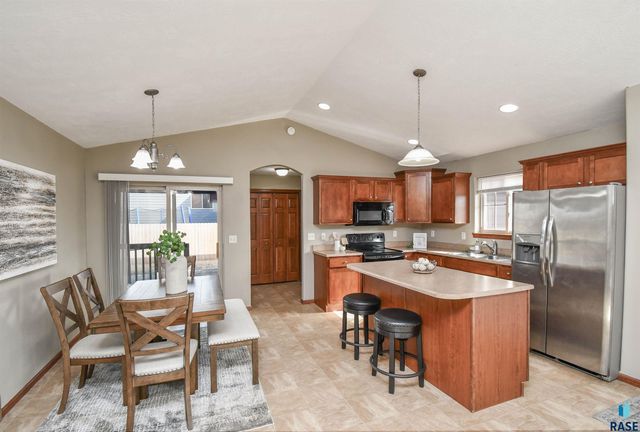 610 Kent St Street, Harrisburg, SD 57032