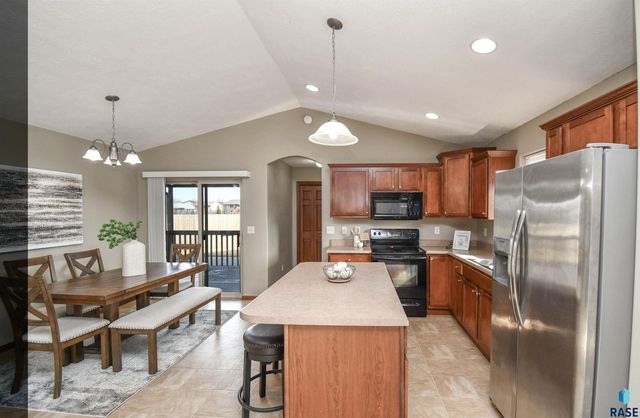 610 Kent St Street, Harrisburg, SD 57032