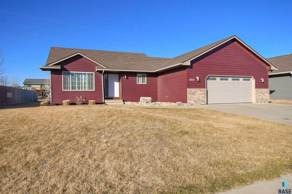 610 Kent St Street, Harrisburg, SD 57032