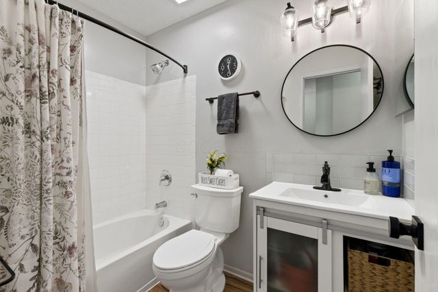 8750 Woodwind Drive, Lewis Center, OH 43035