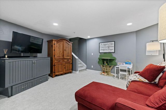 8750 Woodwind Drive, Lewis Center, OH 43035