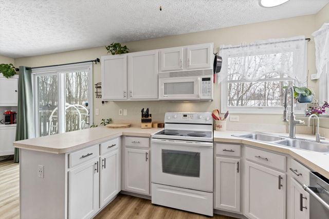 8750 Woodwind Drive, Lewis Center, OH 43035