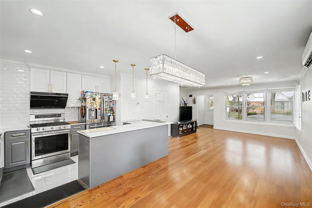 5310 206th Street, Oakland Gardens, NY 11364 — photo 3