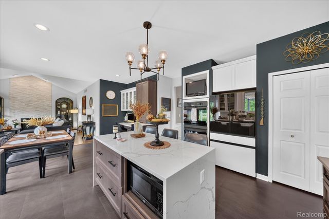 432 E Canford Park, Canton Charter Township, MI 48187