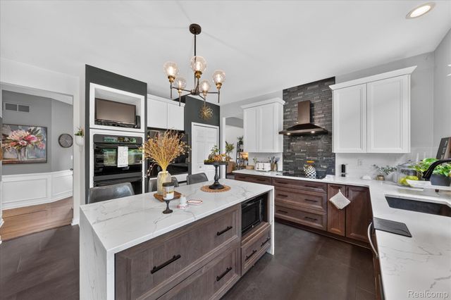 432 E Canford Park, Canton Charter Township, MI 48187