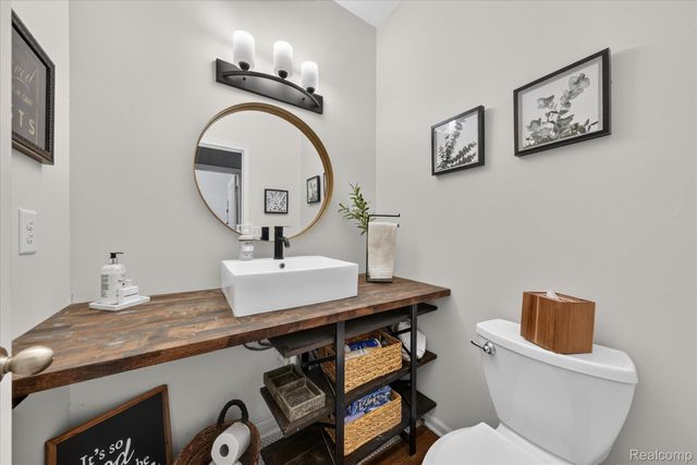 432 E Canford Park, Canton Charter Township, MI 48187