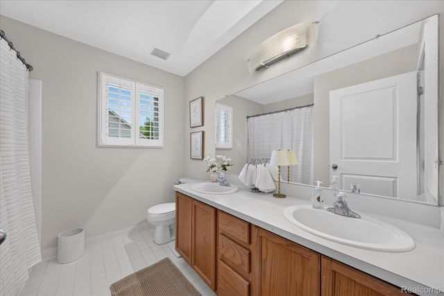 432 E Canford Park, Canton Charter Township, MI 48187