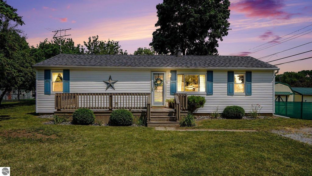 Image 15 of property listing at 110 Crane Street, Alma, MI 48801