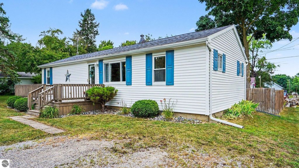 Image 16 of property listing at 110 Crane Street, Alma, MI 48801