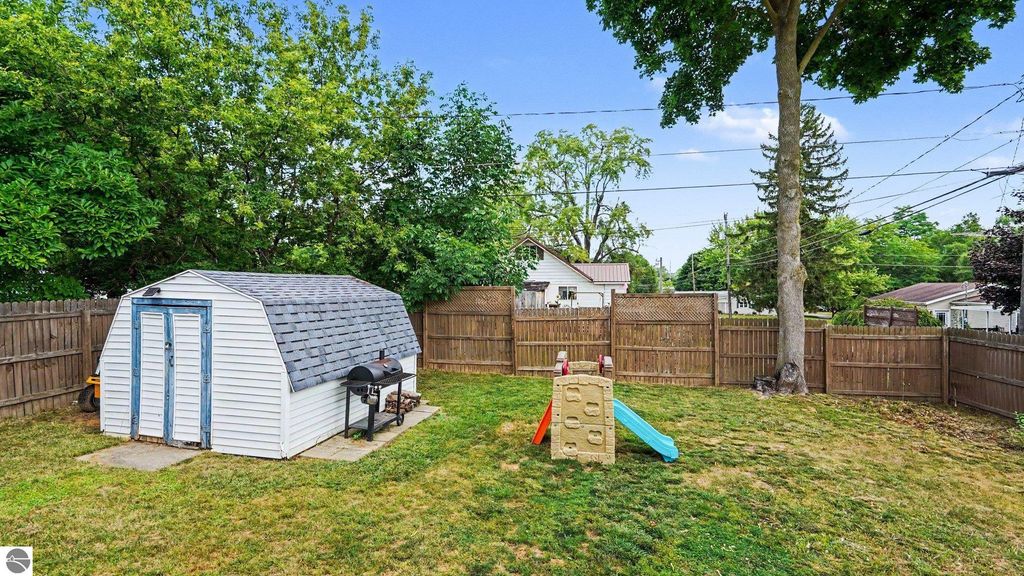 Image 17 of property listing at 110 Crane Street, Alma, MI 48801