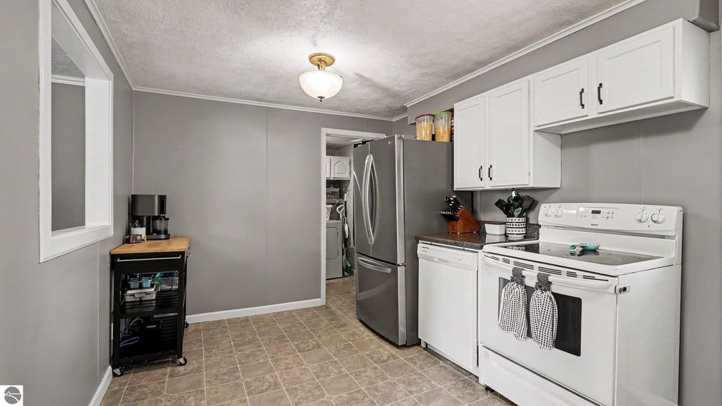 Image 7 of property listing at 110 Crane Street, Alma, MI 48801