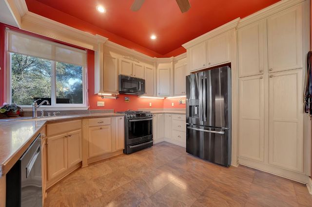 125 Raylan Dr, Sutter Creek, CA 95685