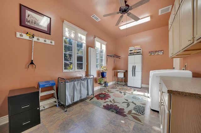 125 Raylan Dr, Sutter Creek, CA 95685
