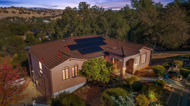 125 Raylan Dr, Sutter Creek, CA 95685