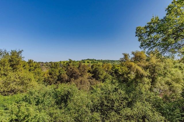 125 Raylan Dr, Sutter Creek, CA 95685