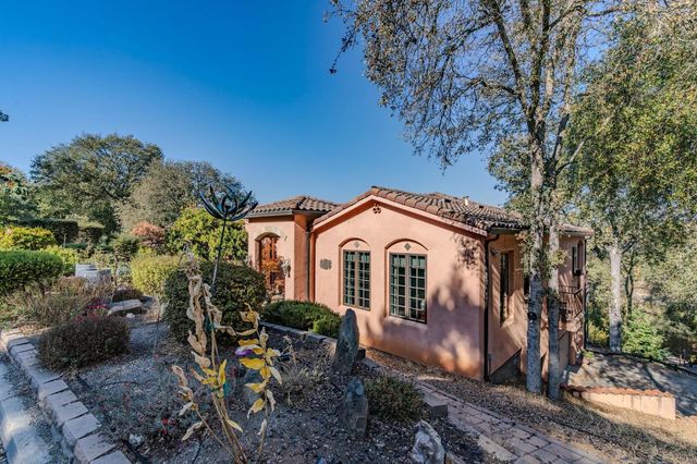 125 Raylan Dr, Sutter Creek, CA 95685