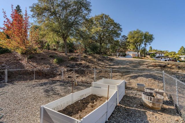 125 Raylan Dr, Sutter Creek, CA 95685