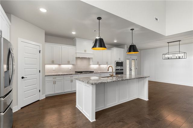 6414 S 59th Street, Rogers, AR 72758