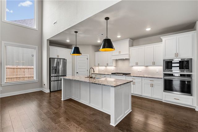 6414 S 59th Street, Rogers, AR 72758