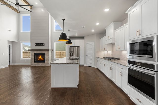 6414 S 59th Street, Rogers, AR 72758