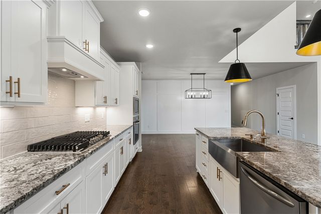 6414 S 59th Street, Rogers, AR 72758