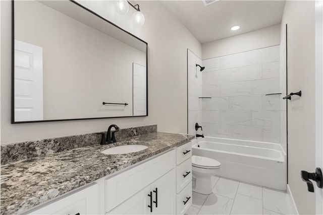 6414 S 59th Street, Rogers, AR 72758