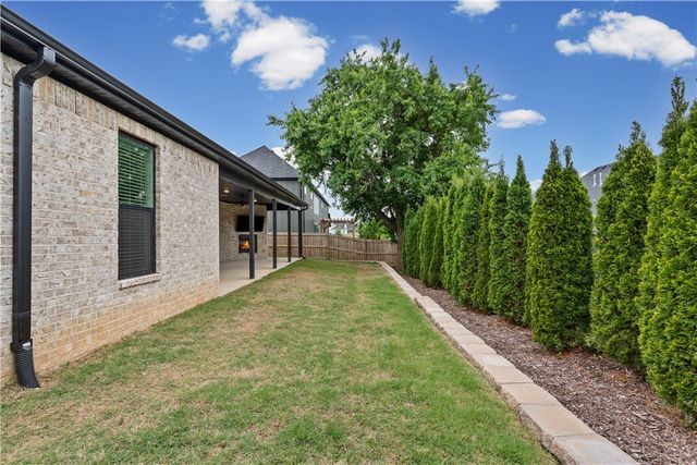 6414 S 59th Street, Rogers, AR 72758