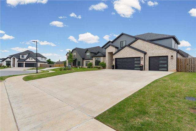 6414 S 59th Street, Rogers, AR 72758