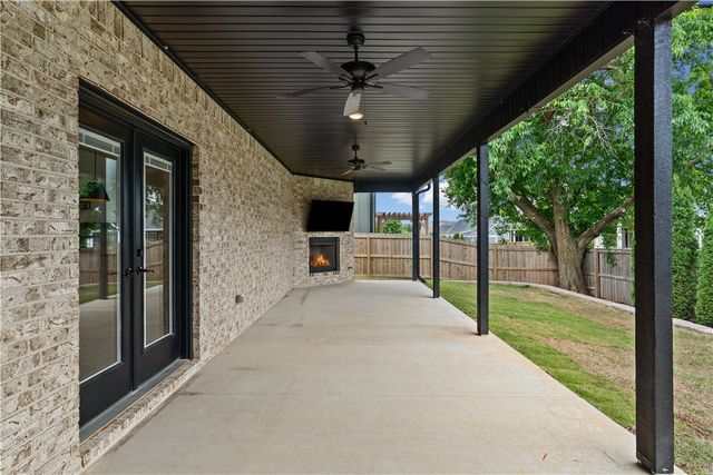 6414 S 59th Street, Rogers, AR 72758