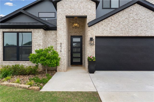 6414 S 59th Street, Rogers, AR 72758