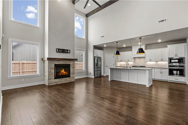 6414 S 59th Street, Rogers, AR 72758